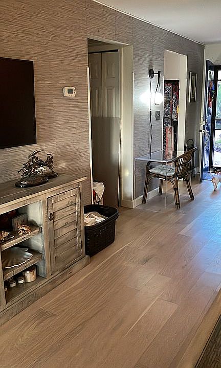 Beach style light wood floor