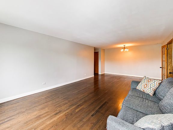 5th image of 750 Dempster St #103