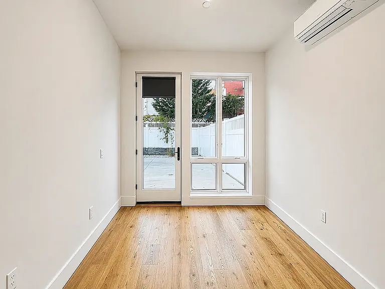 1647 New York Ave #1D — Photo 1