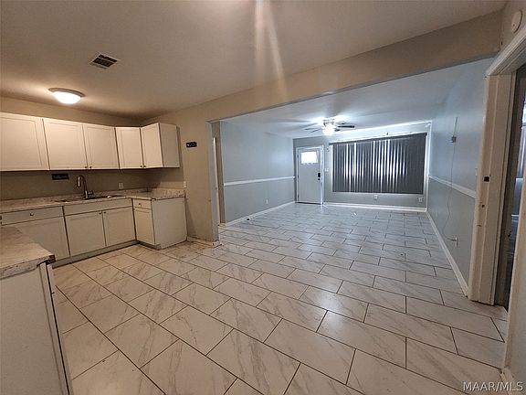4th image of 118 Barker St