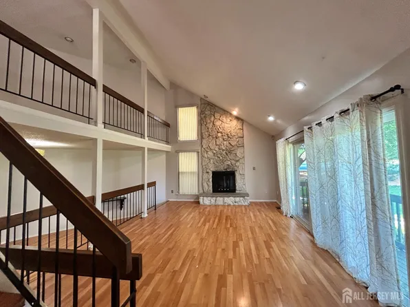 17 Westgate Dr, Edison, NJ 08820