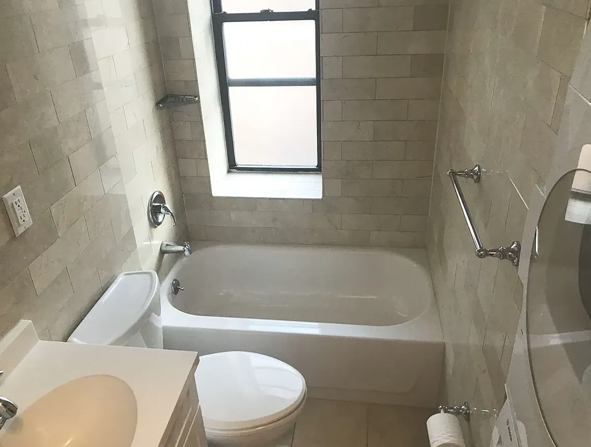 Building Photo - 175 W 107th St #10B
