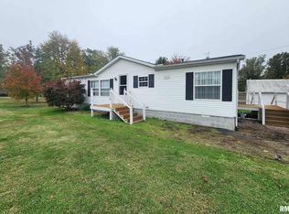 114 E Main St, Ewing, IL 62836