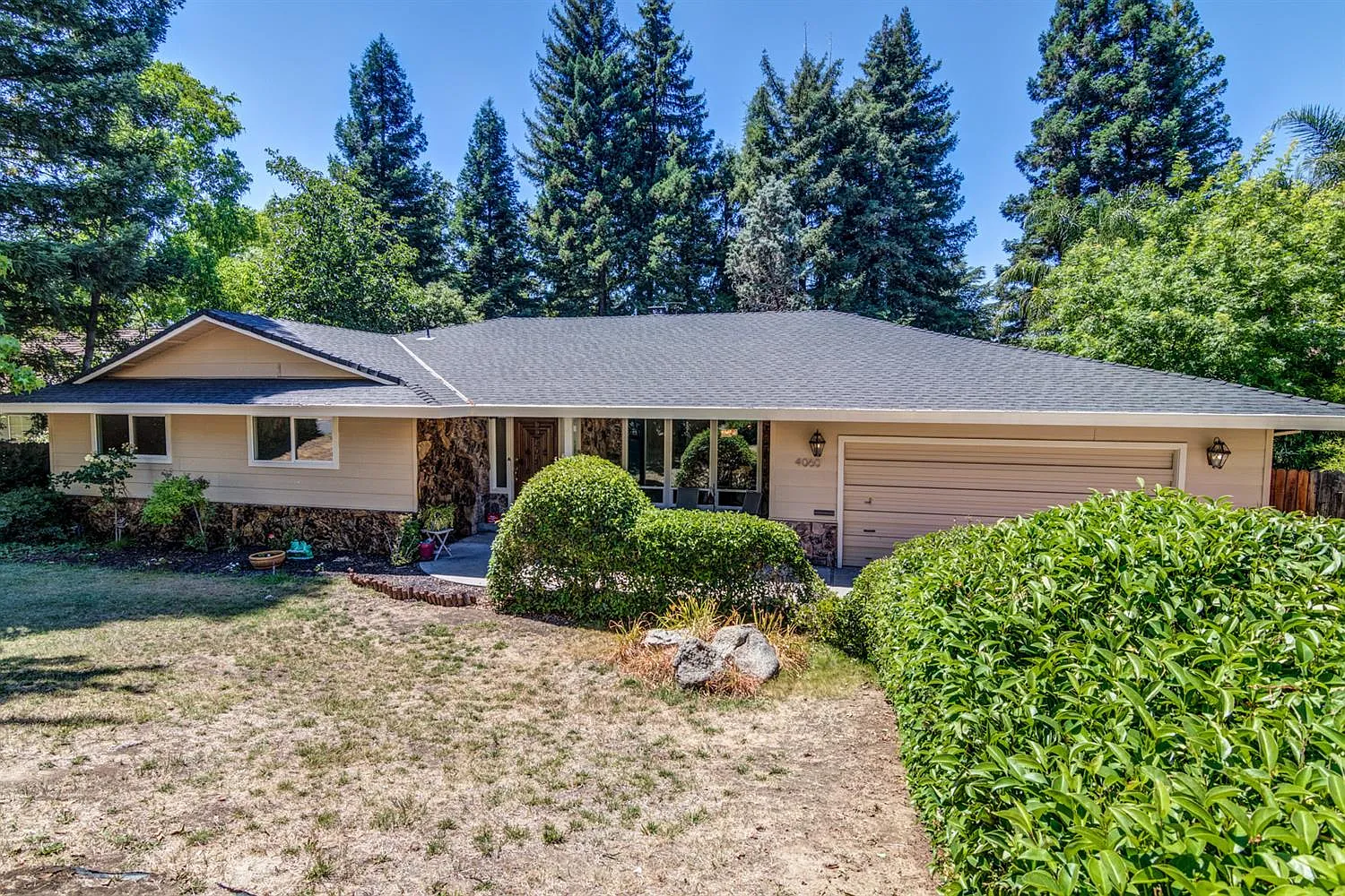 4060 Silver St photo 1