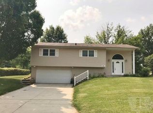 211 Harmony Dr, Marshalltown, IA 50158