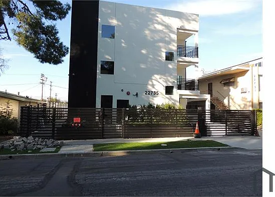 22735 Del Valle St #3 — Photo 2