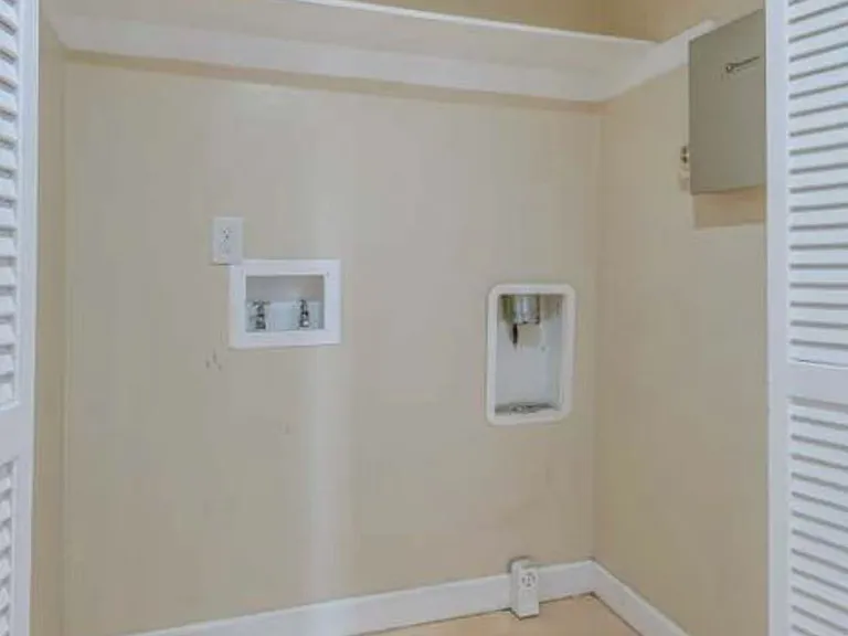 218 Raintree Dr — Photo 24