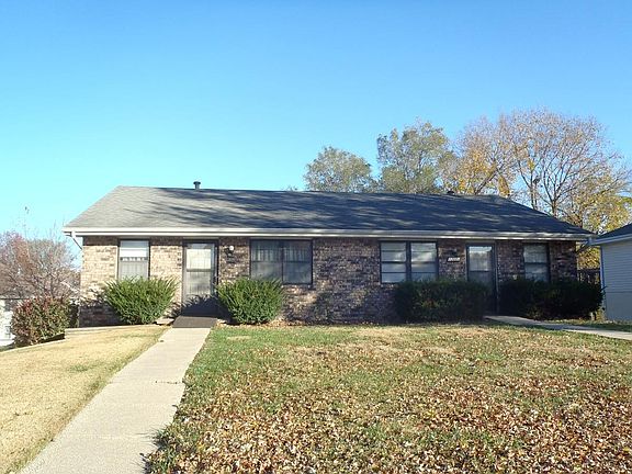 3rd image of 3207 Squire Ln