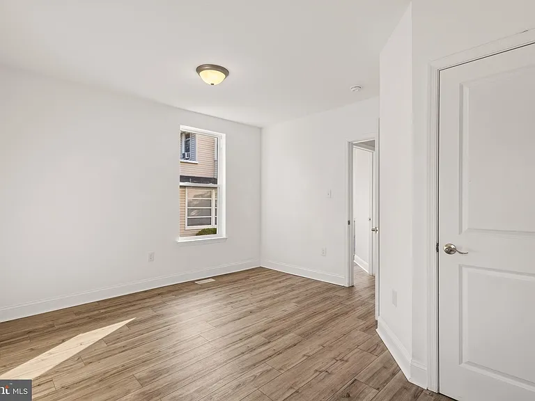 118 Turner St — Photo 33
