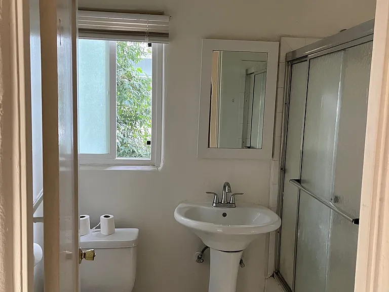 945 Hilgard Ave #105 — Photo 2