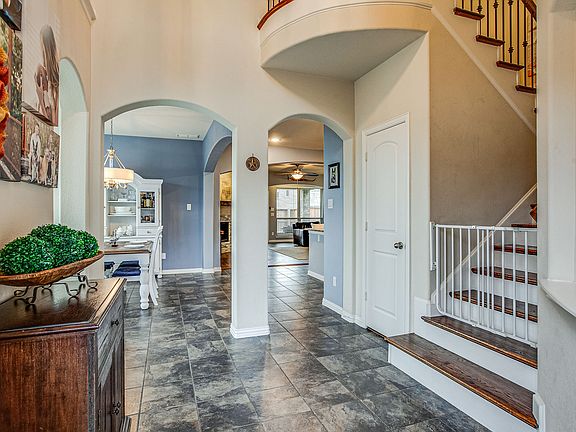 5th image of 401 Catherine Ln