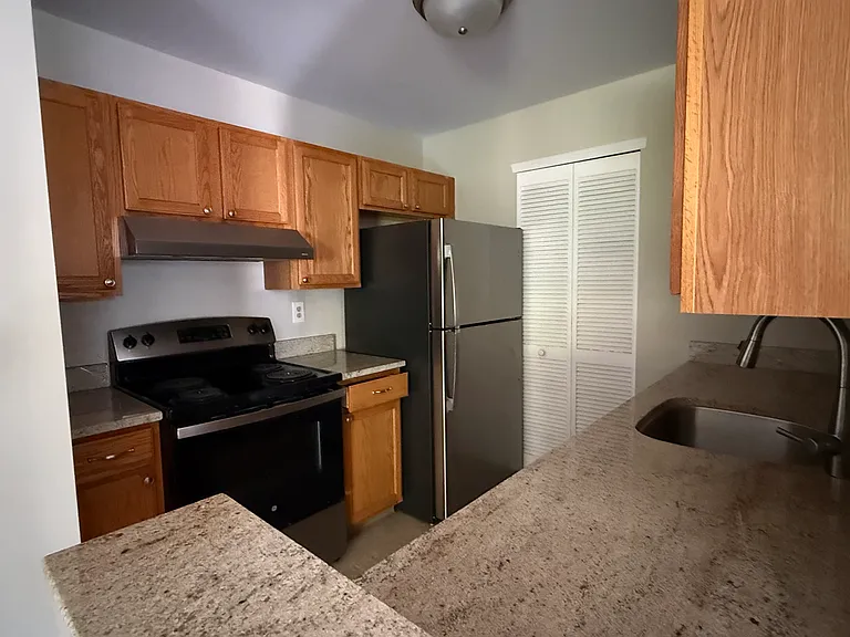 504 Britton Pl — Photo 5