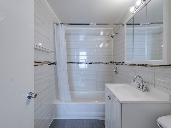 5th image of 347 E 60th St #3C