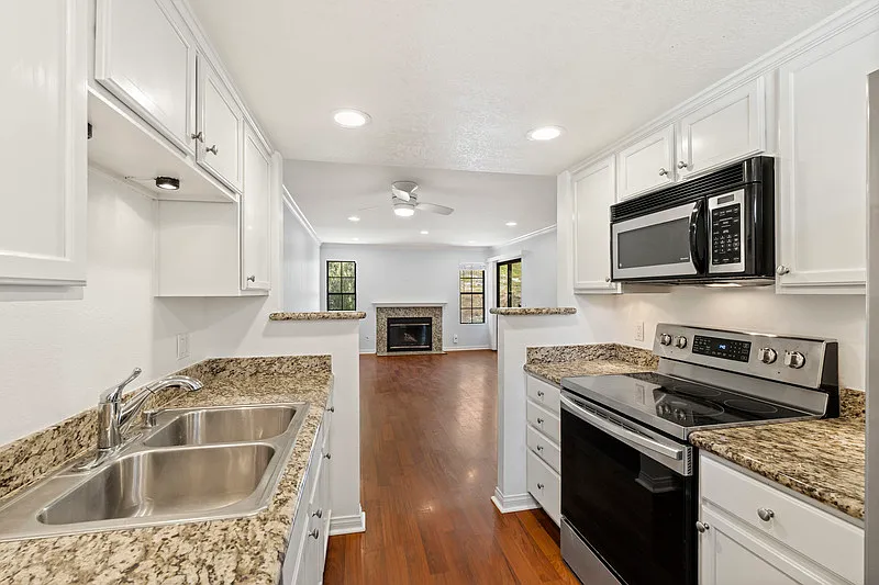 2 bed, 2.0 bath, 1036 sqft, $2,825 — Photo 4