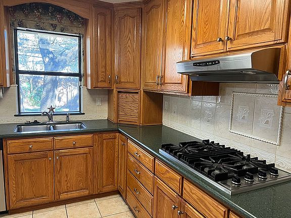 4th image of 13727 Brook Hollow Blvd