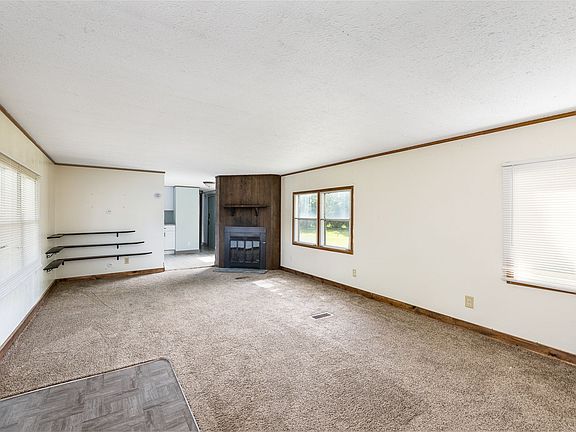 4th image of 4 W Meadows Dr