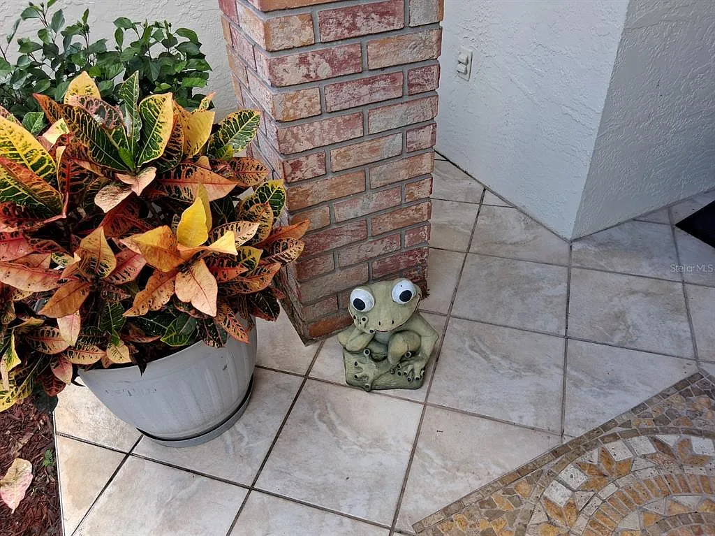 2 bed, 2.5 bath, 1728 sqft, $2,075 — Photo 3