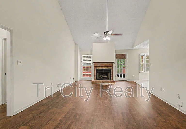 135 Brookside Trce — Photo 9