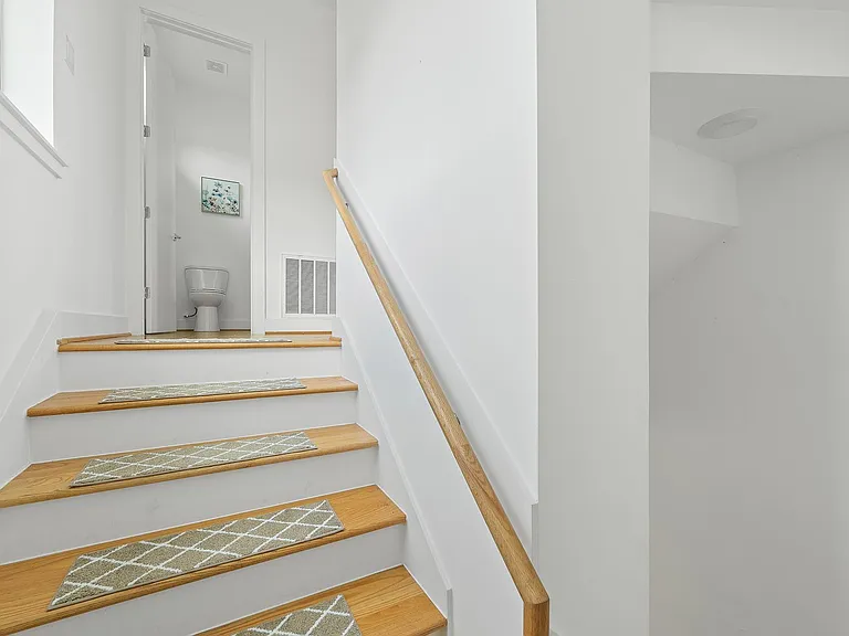 2239 N Macgregor Way — Photo 5