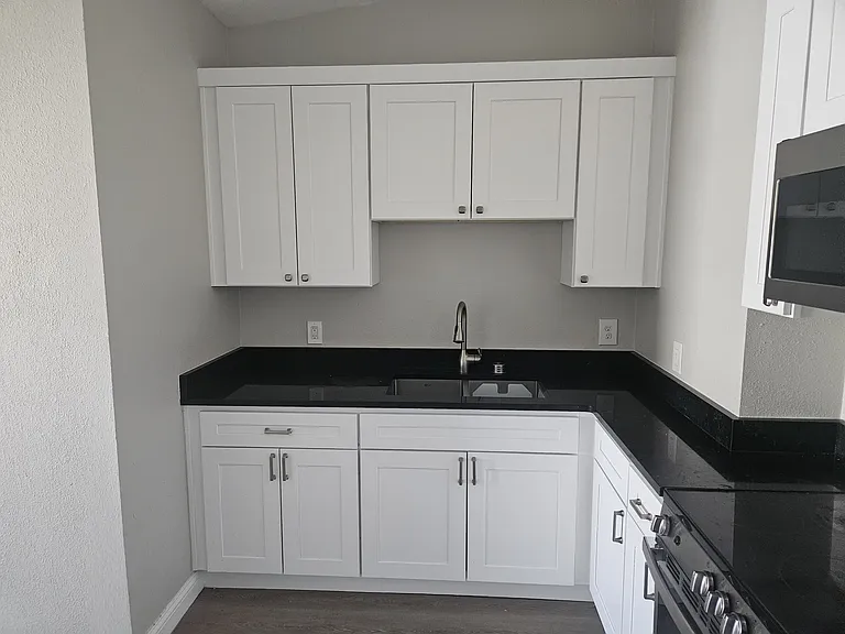 53 E Sherman St #10 — Photo 2