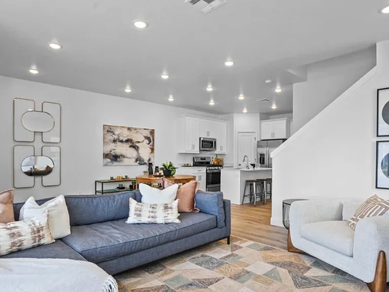 488 W Greenstone Pl — Photo 10