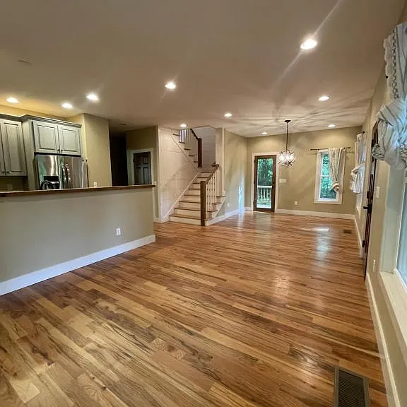745 Poplar Ln — Photo 4
