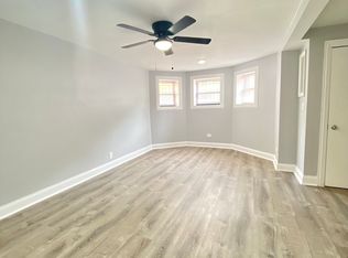 906 W Montrose Ave #6H, Chicago, IL 60613