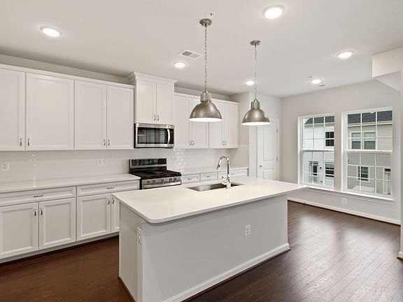 Oversized Island in the Kitchen