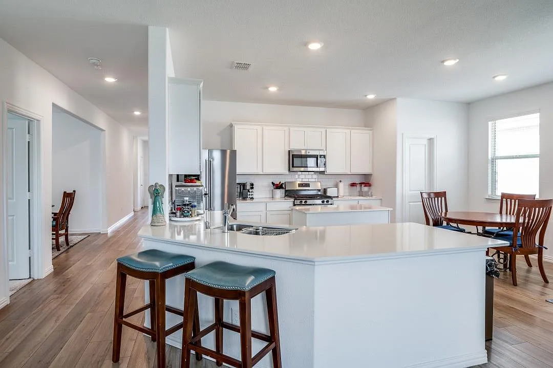 5 bed, 2010 sqft, $3,000 — Photo 4