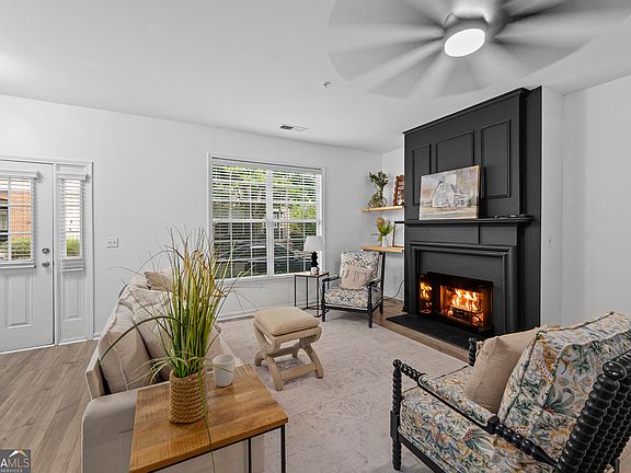 3rd image of 126 Riverstone Commons Cir