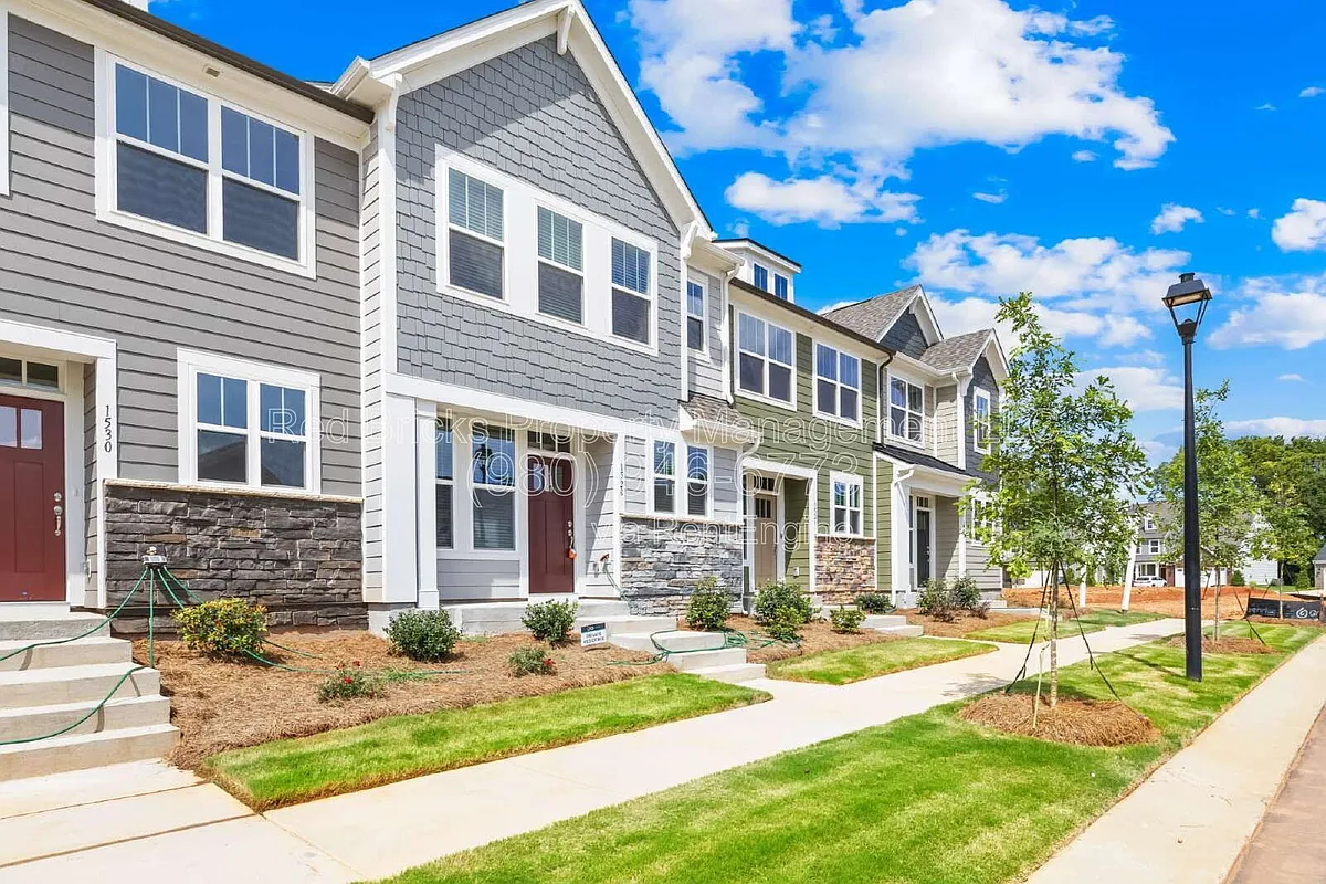 Building Photo - 1528 Cedar Tree Dr