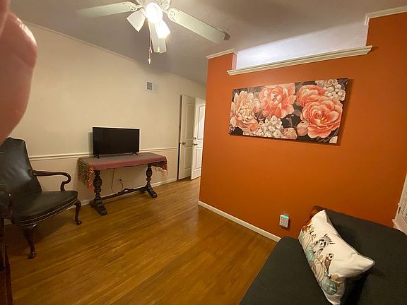 Bedroom suite w/ 3/4 bath