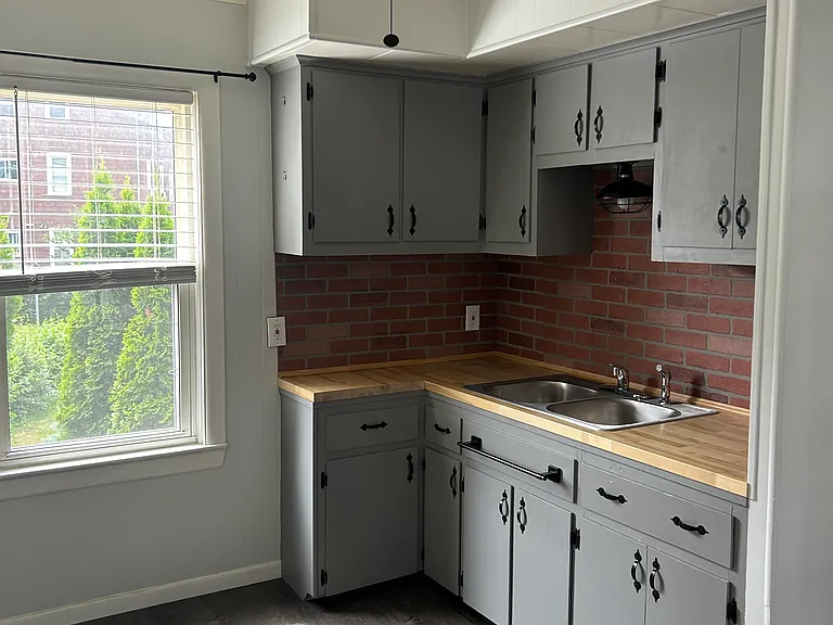 100-102 Hood St #1 — Photo 8