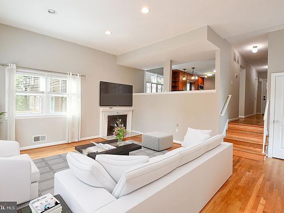 3rd image of 2209 King St
