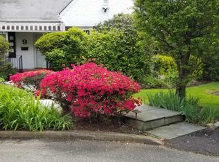 9 Dale Carnegie Ct, Great Neck, NY 11020