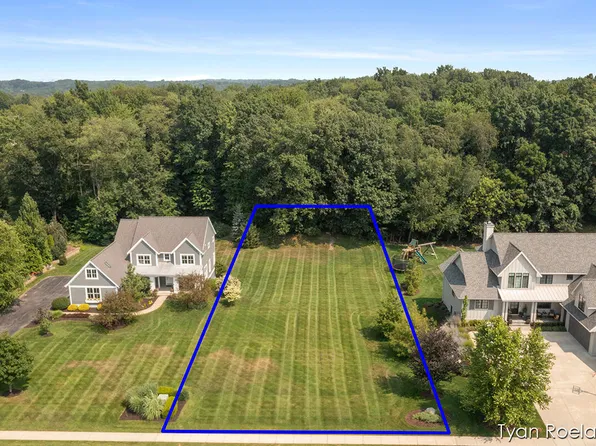 3769 Lake Birch St NE, Grand Rapids, MI 49525