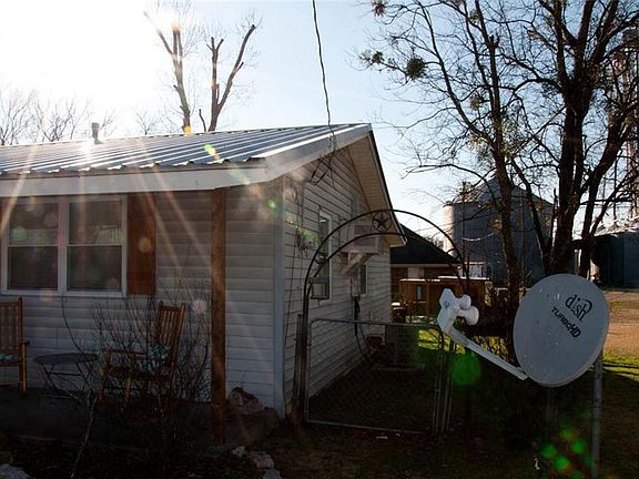 4th image of 2313 Brewster St
