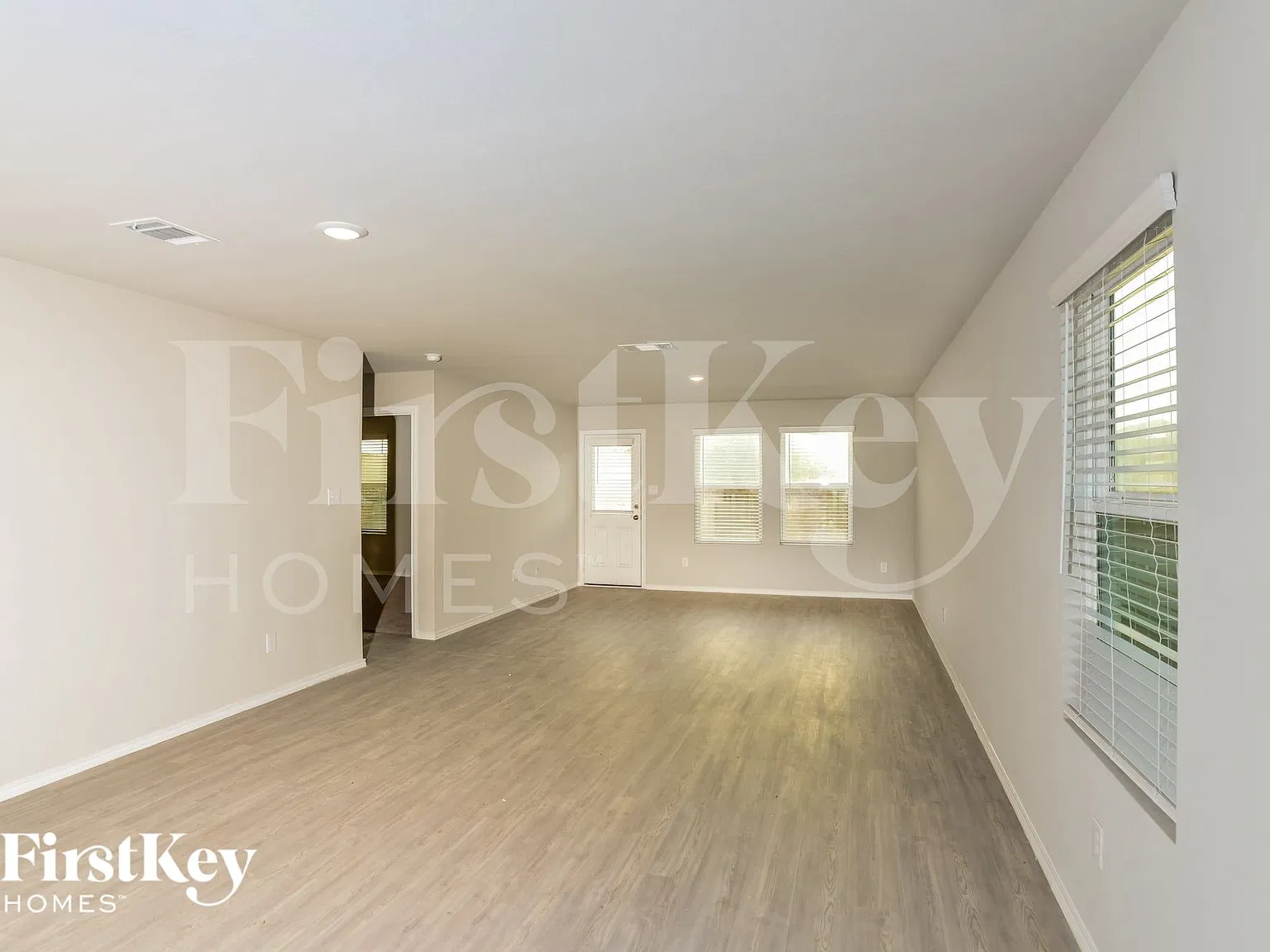 4 bed, 2.0 bath, 1627 sqft, $2,215 — Photo 2