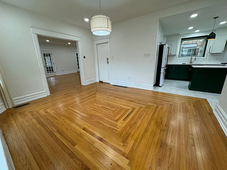 2201 W Gordon St — Photo 13