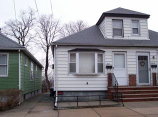 6417 58th Rd, Maspeth, NY 11378