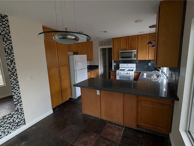 2670 Ridgewater Cir — Photo 7