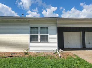 2140 E Bennett St, Springfield, MO 65804