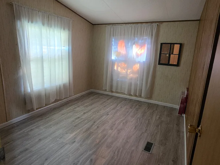 638 Hoosier Ln — Photo 4