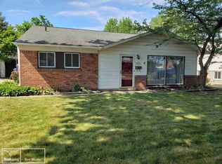 4423 Reader Dr, Warren, MI 48092