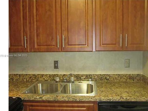 4th image of 2211 NE 67th St APT 1121