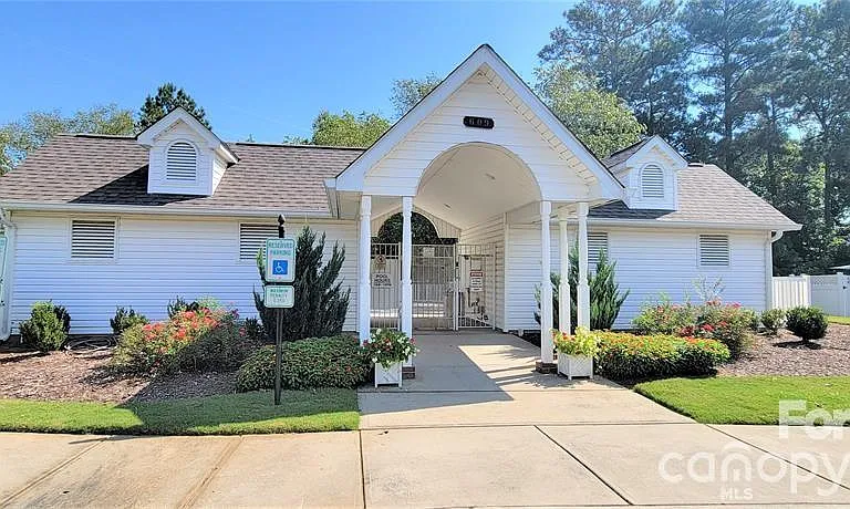 915 Par One Ct — Photo 35