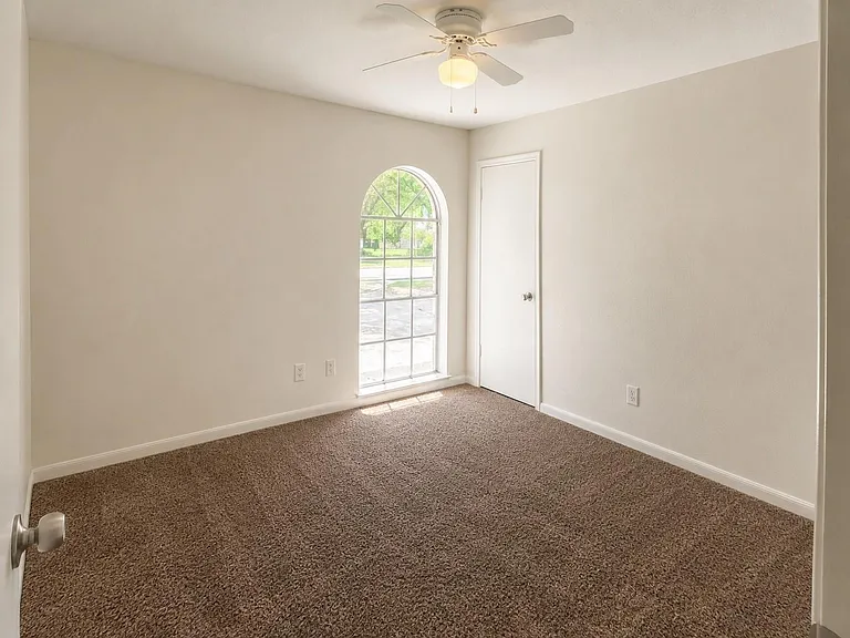 7607 Salge Dr — Photo 7