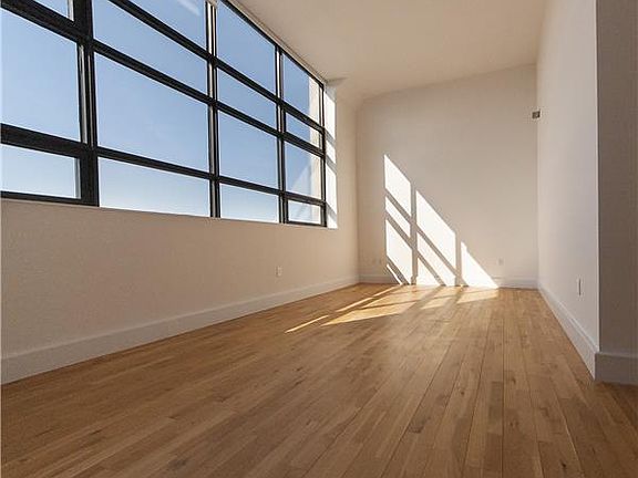 4th image of 360 Furman St APT 905
