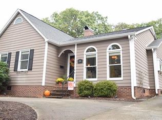 136 8th Ave NW, Hickory, NC 28601