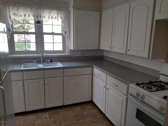 5th image of 877 Hollywood St NE